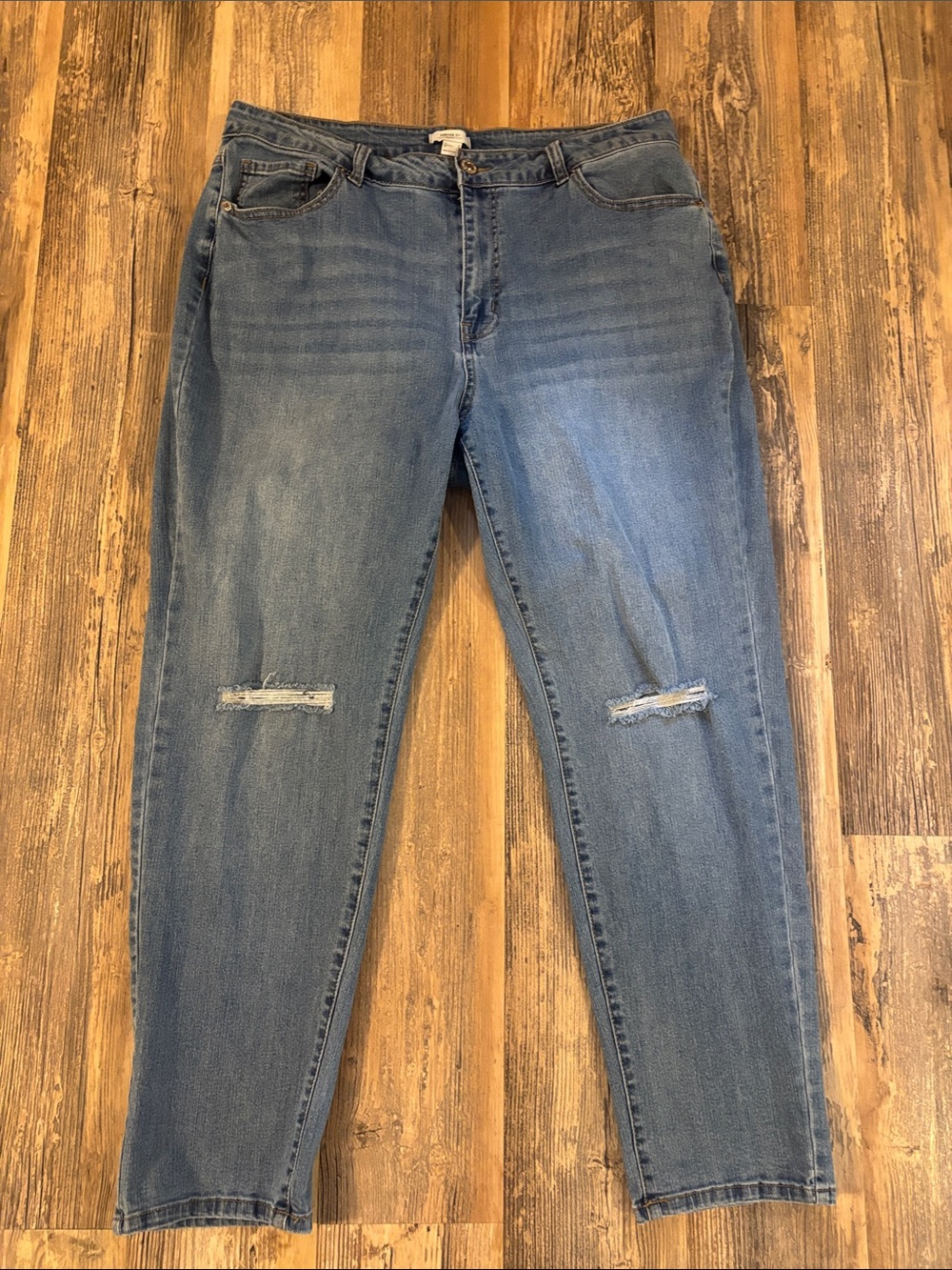Forever 21 Relaxed Ripped Jeans - Size 16
